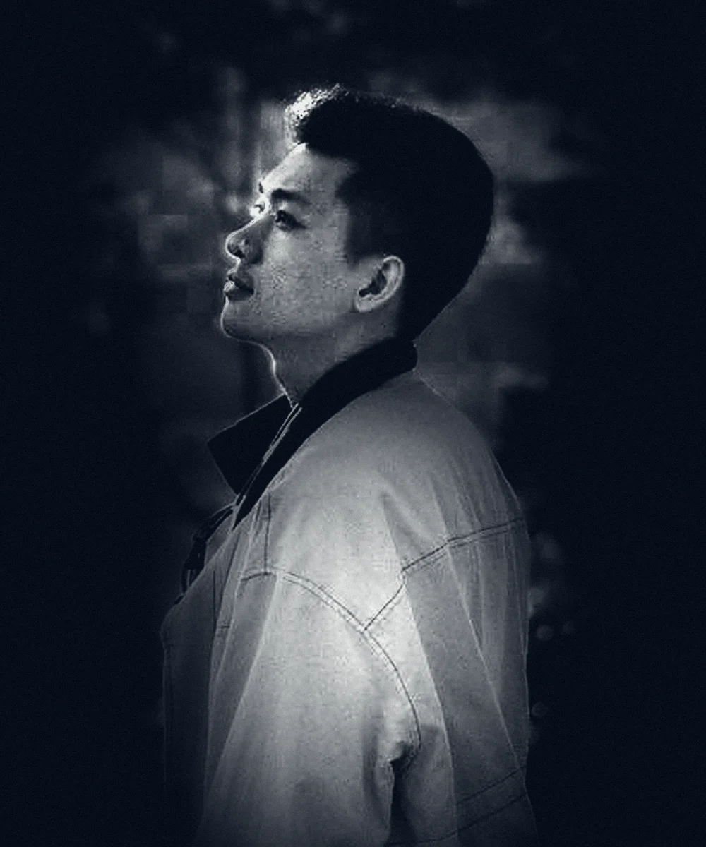 Black and white portrait of Robert Dam in profile, looking up